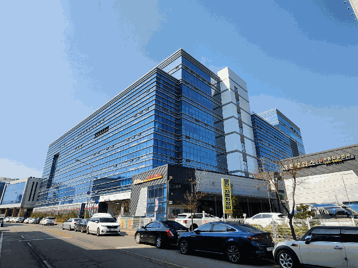 본건 건물 전경
(남동측)