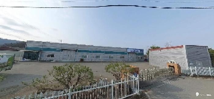이건 부동산(공장) 전경 - 부동산표시목록 2번 공장(좌), 부동산표시목록 4번 공장(우)