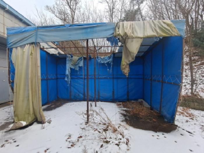 목록 4 앞부분 제시외 철재 천막지붕 등