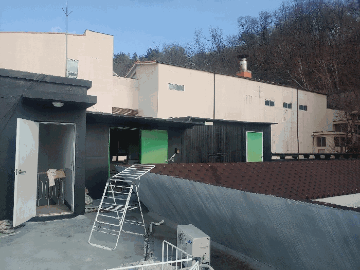 옥상 소재 제시외 건물 ㉠