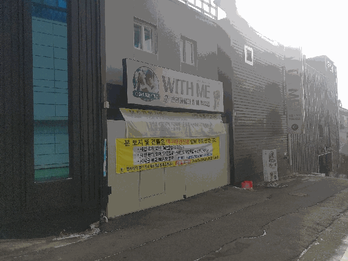 일련번호 가) 1층 출입구쪽 시건된 출입문