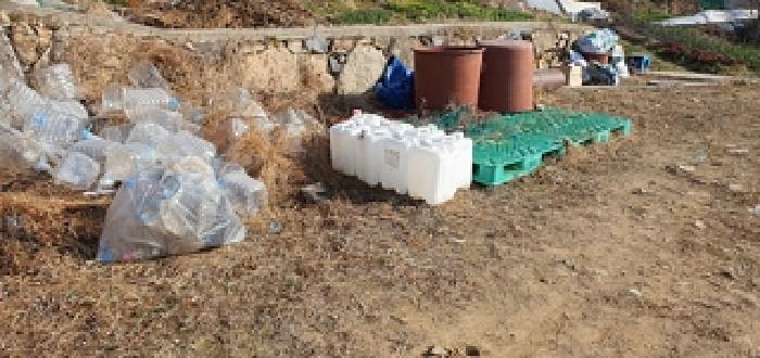 기호2 토지 지상위 파레트,물통등 전경