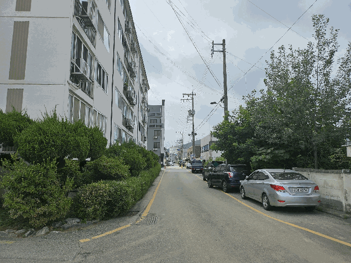 본건 동측 인접도로 주위환경