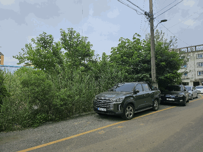 본건 동측 인접도로 주위환경