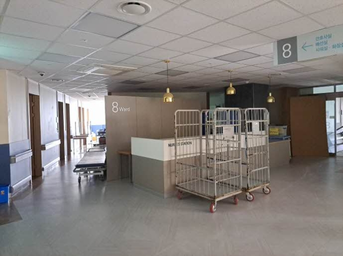 본건 만세365병원 8층 병동 