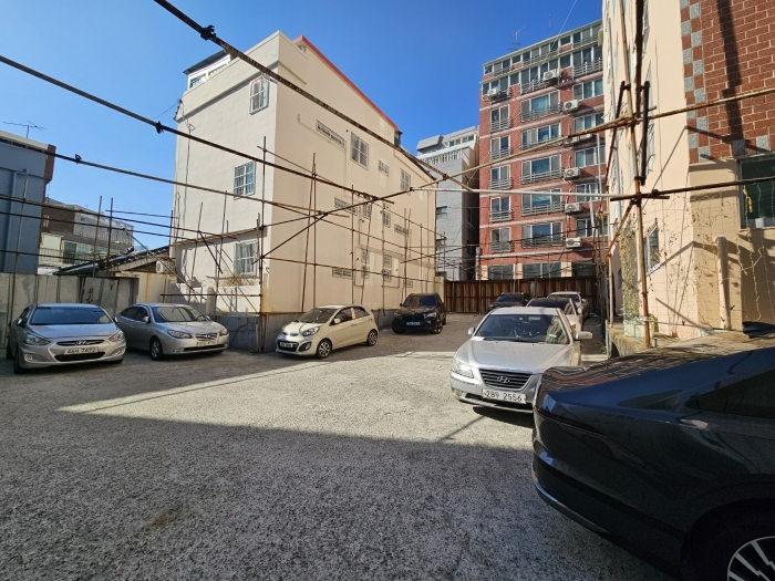 본건 동측에서 촬영