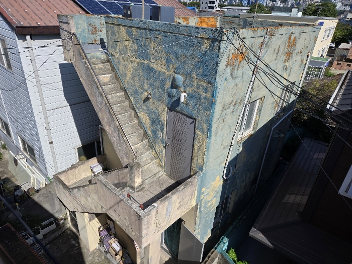 [기호(나): 본건 전경 (북서 → 남동)]