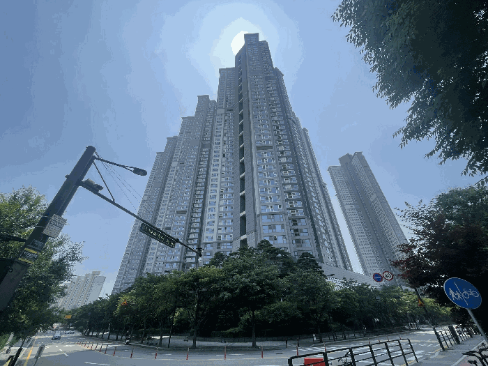 본건 소재 건물 전경