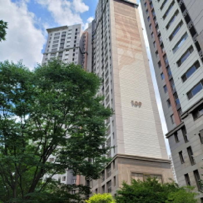 본건 건물 전경(외벽에 `109`동 표시 있음)