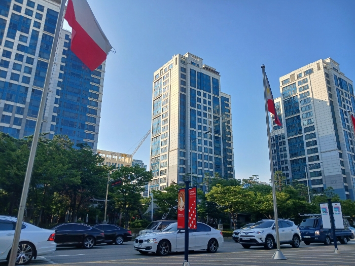 남측에서 촬영한 본건 소재 건물