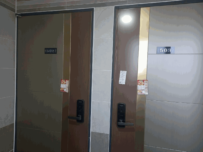 기호(15,16) 현관 출입문