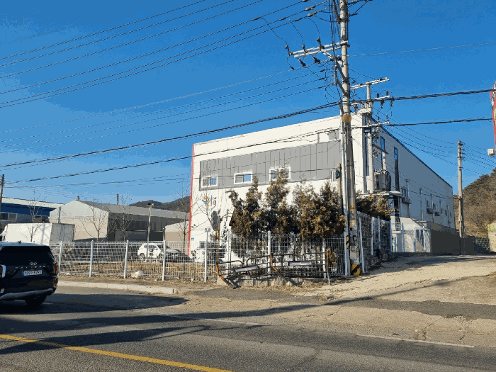 본건 남동측에서 촬영