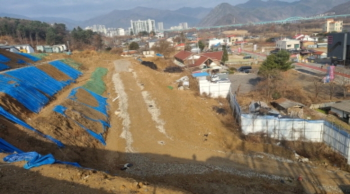 목록 1. 토지(사진 중앙을 제외한 좌 우측 토지)