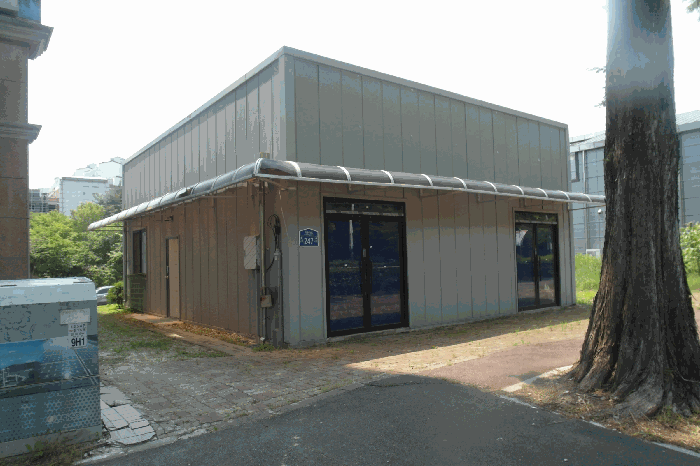 본건 건물 및 차양