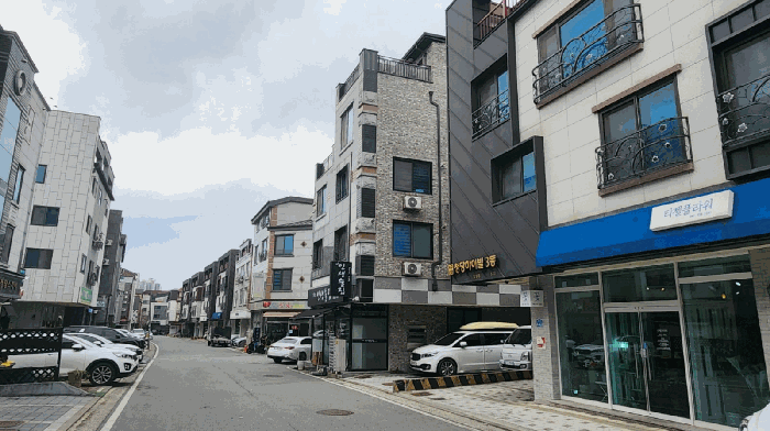 본건 전경 및 주위환경(동측 촬영)