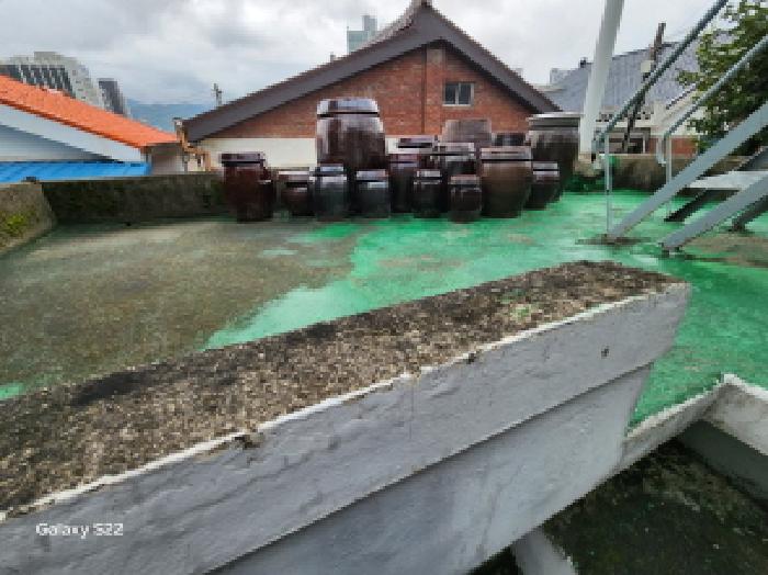 목록2. 지상 좌측 창고 위 장독대