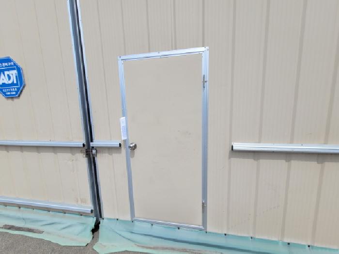 제시외 가설건축물 출입문(안내문)