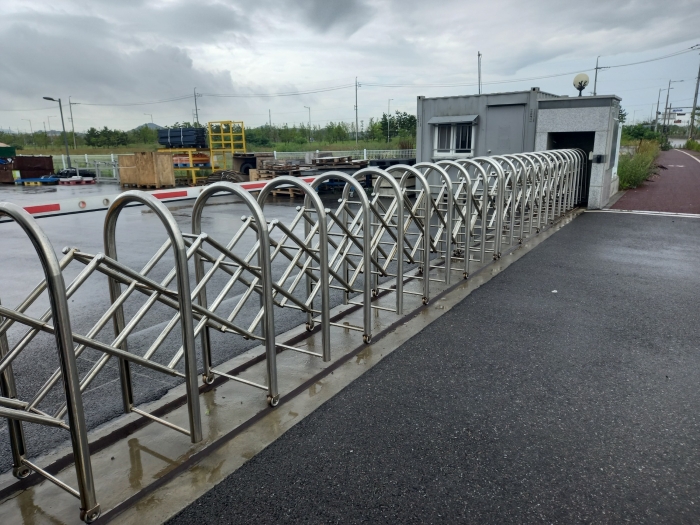 출입문(자바라)