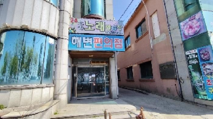 2, 3번 부동산 오른쪽 출입문 