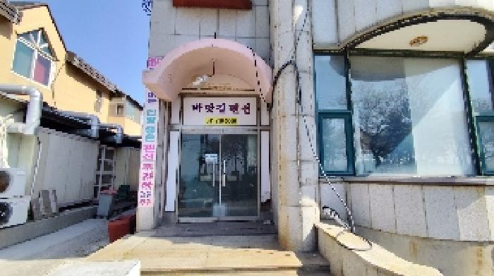 2, 3번 부동산 왼쪽 출입문 