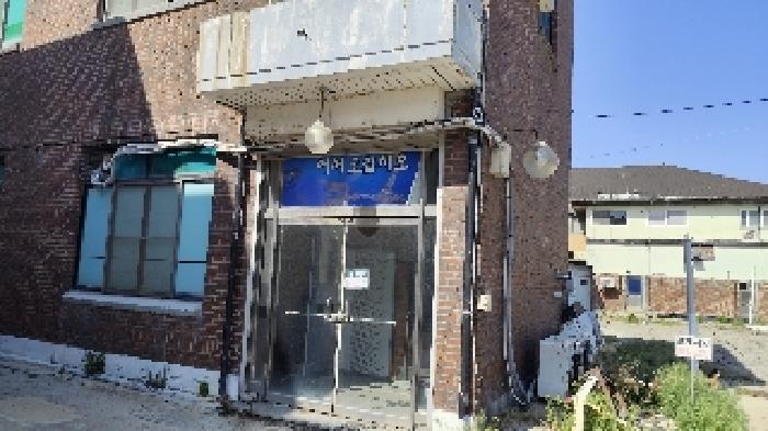 2, 3번 부동산 뒤쪽 측면 출입문 