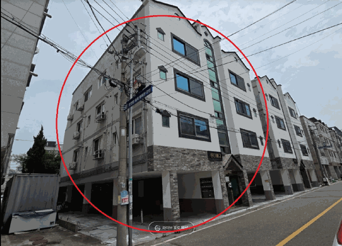 본건 전측면 전경