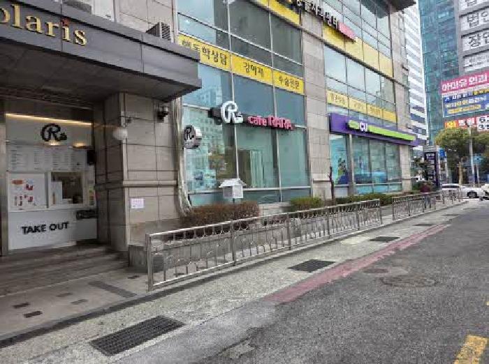 본건 101호 전경(본건 동쪽, 카페 라라, CU 편의점)