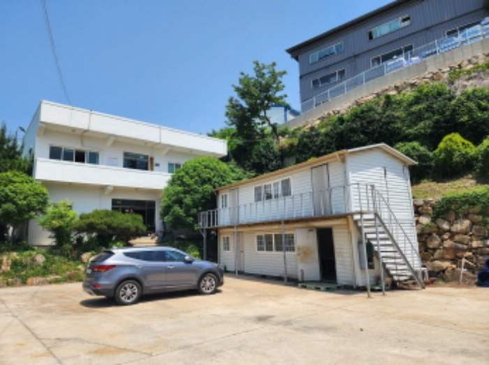 양산시 어곡동 702 
2층공장(식당,화장실,사무실),2층공장(사무실,휴게실)