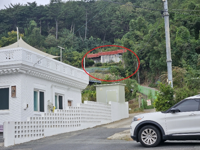 본건 (남측 근거리에서 촬영)