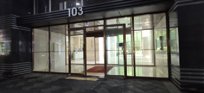 공동현관 출입문