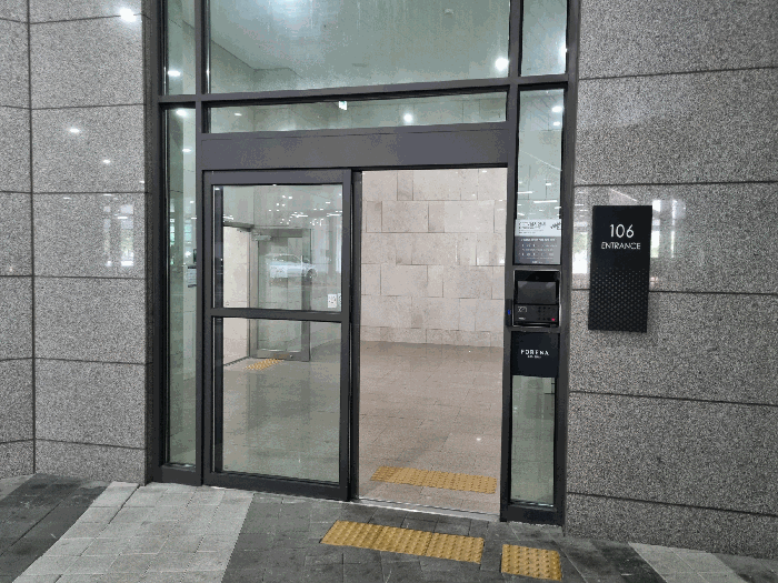 본건 건물 1층 출입구