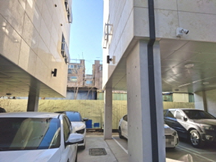 목록3 건물 좌측 모습