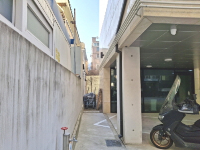 목록4 건물 좌측 모습