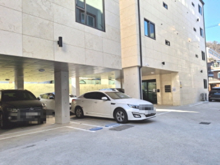 목록4 건물 우측 모습