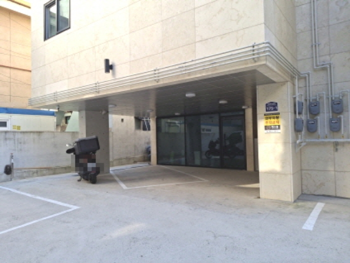 목록4 1층 주차장 모습