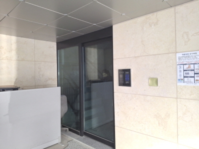 목록4 공동 출입구 모습