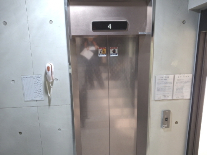 목록4 1층 승강기실 모습