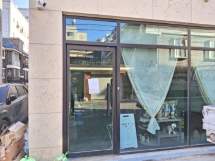 목록3 1층 점포 안내문 부착