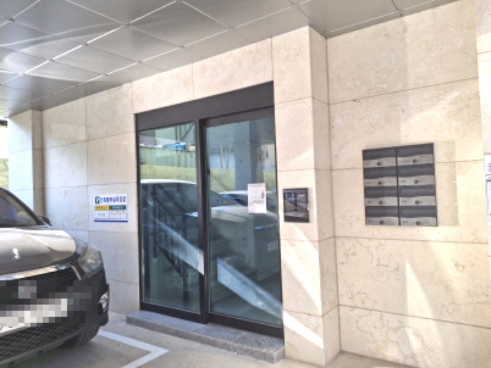 목록3 공동 출입구 모습