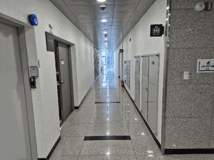 6층 복도