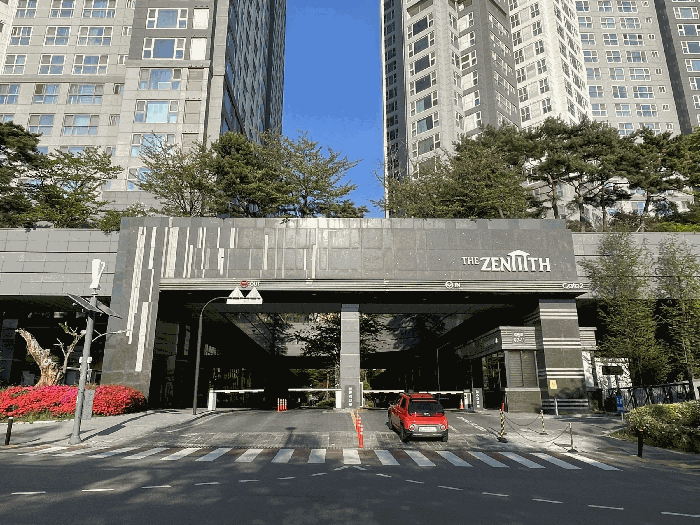 아파트단지 주출입구 전경