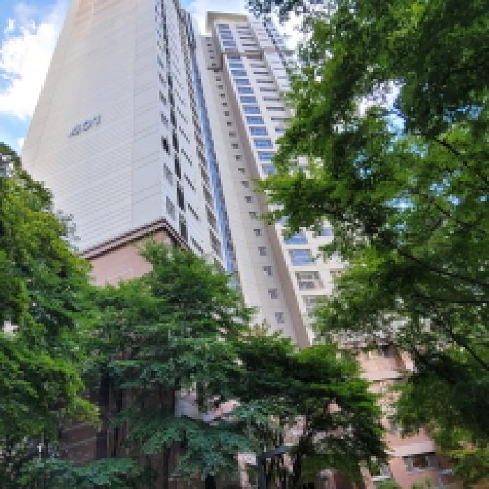 본건 건물 전경(외벽에 `401`동 표시 있음)