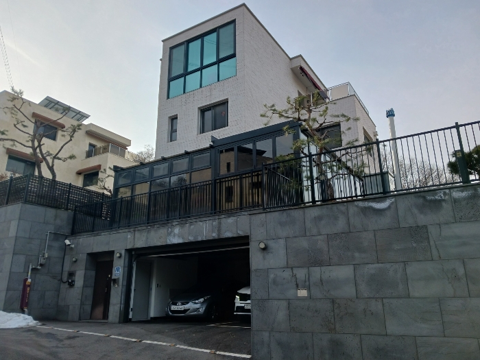 비교표준지 A (필지 동측에서 촬영).