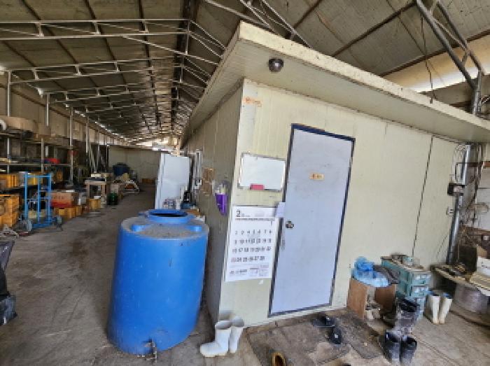 목적물 3 내 제시외 창고 내 숙소시설