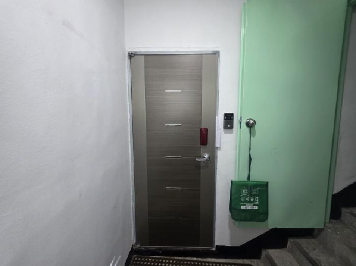 본건 2 3층 현관