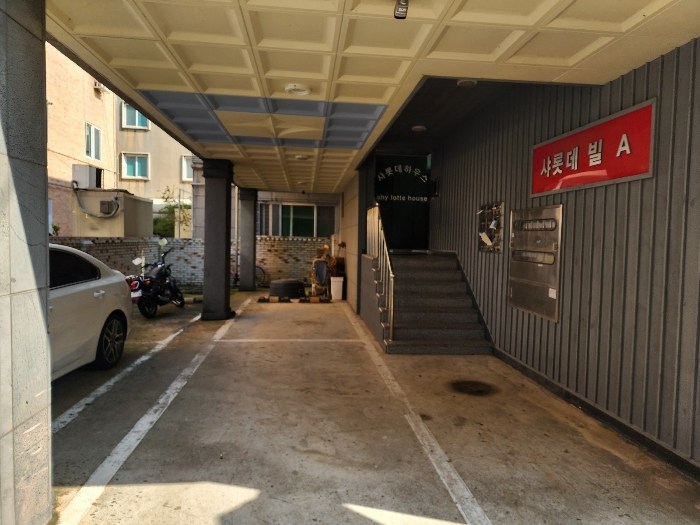 기호2 건물 (1층 주차장 등)