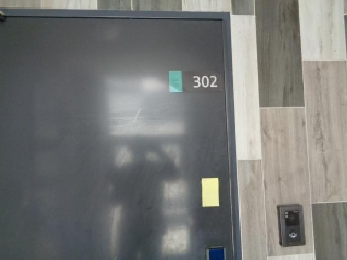 목록2의 각 호실 출입문 전경