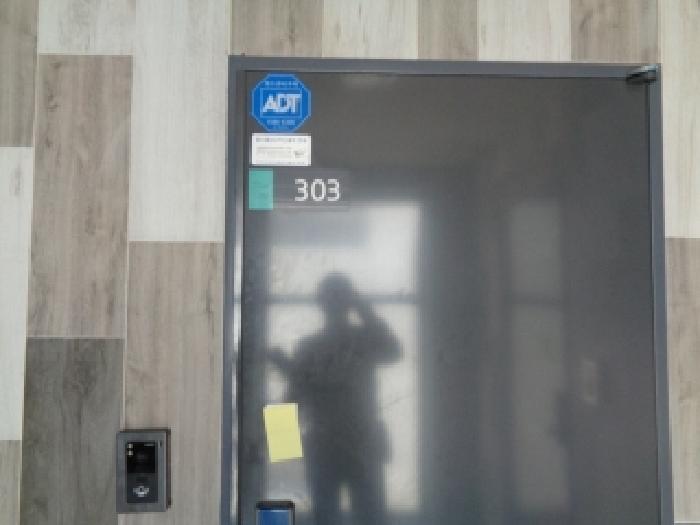 목록2의 각 호실 출입문 전경