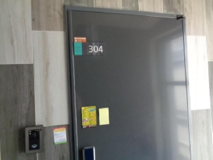 목록2의 각 호실 출입문 전경