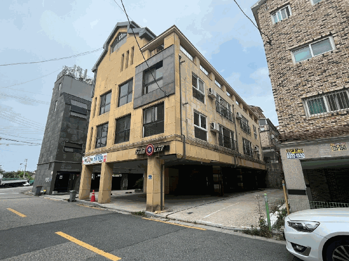  본건 전경(북->남)’><br /><img src=